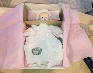 New Vintage Madame Alexander Huggums Christening Baby Doll #29040 w/Stand 12" In